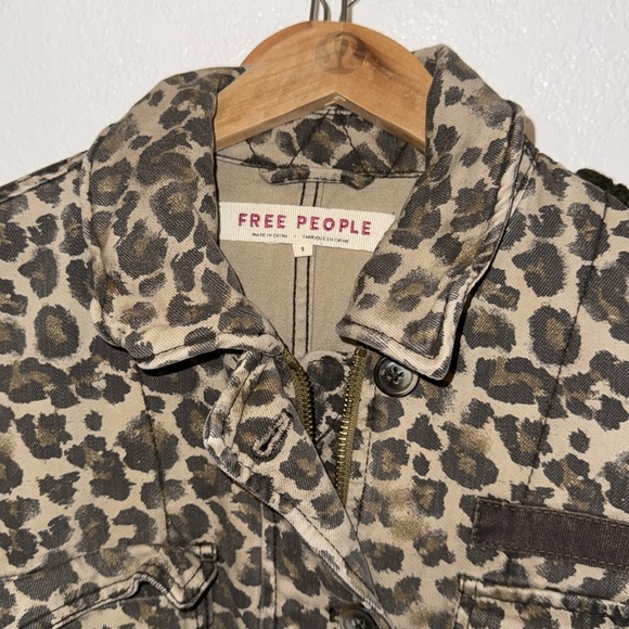 🎉host pick 🥳Free People seize the day leopard denim oversized jacket - Picture 4 of 8